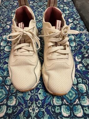 Reebok Cream and Burgundy Women's Sneakers